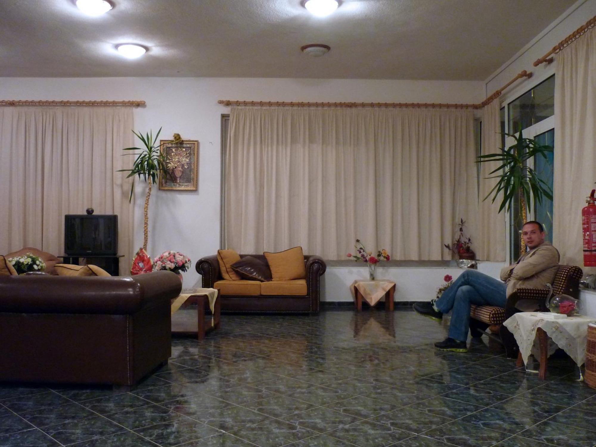 Pagona Hotel 루트라 에디프수 외부 사진